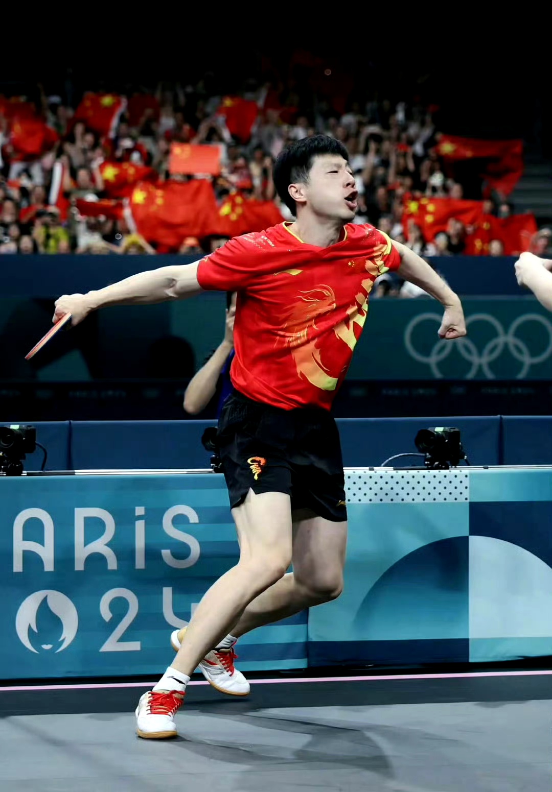 瑞典队完胜英格兰队，马龙刷新纪录