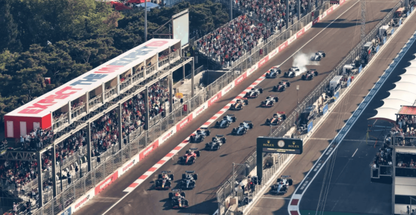 阿斯顿马丁翻盘迈凯伦，拉塞尔点燃赛场