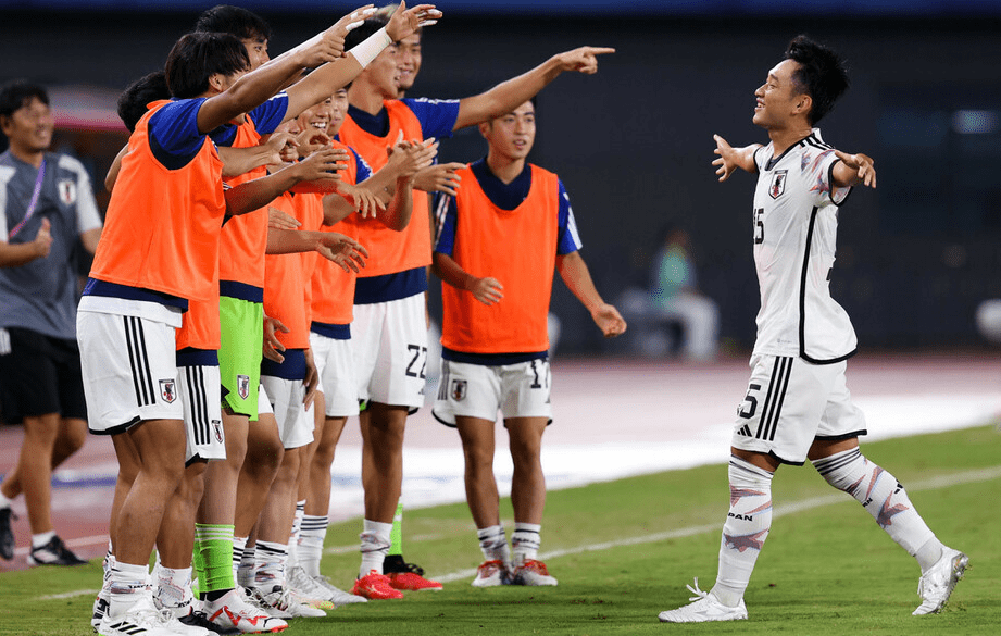 日本队轻取韩国队，黄鸭组合扛起全队