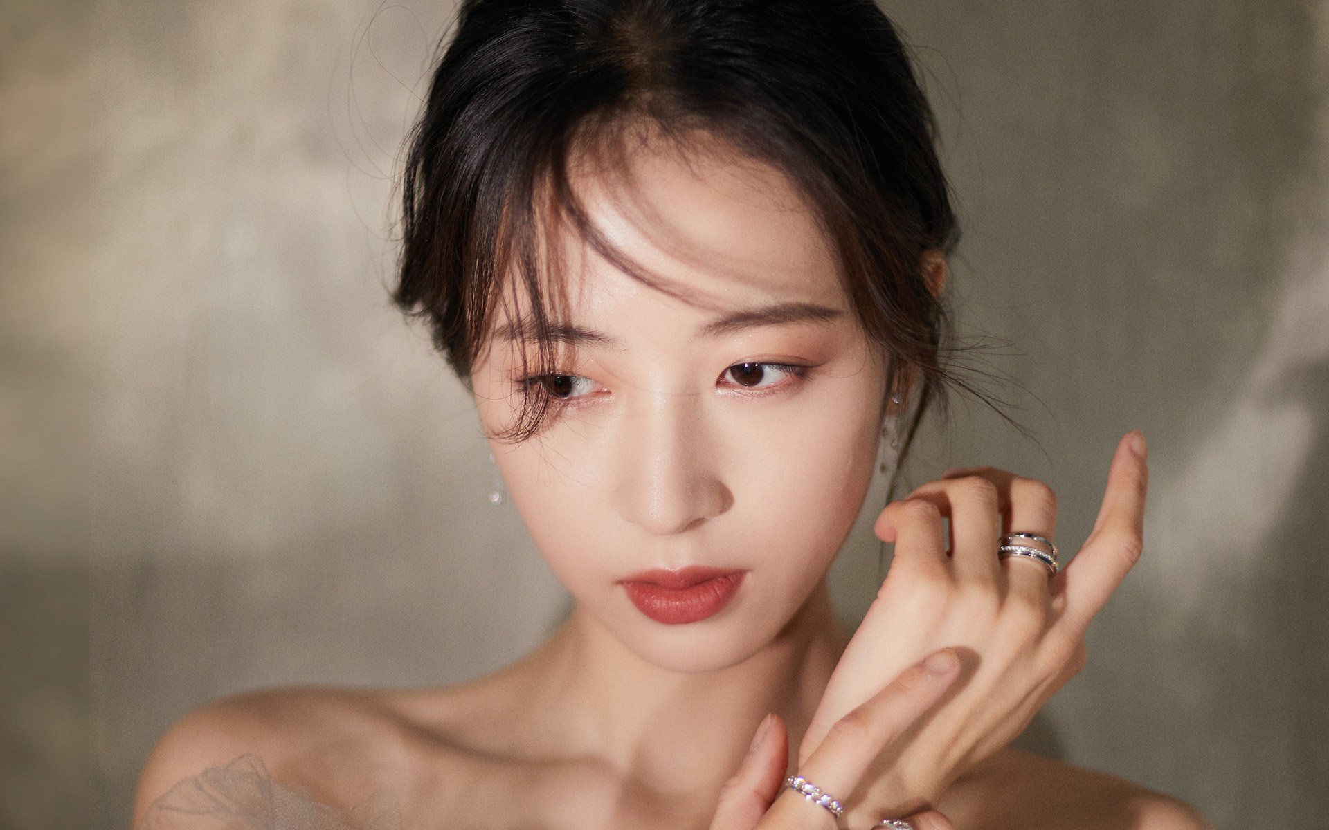 欧冠夜曼城碾压式征服里昂,奥斯梅恩闪耀全场无可争议