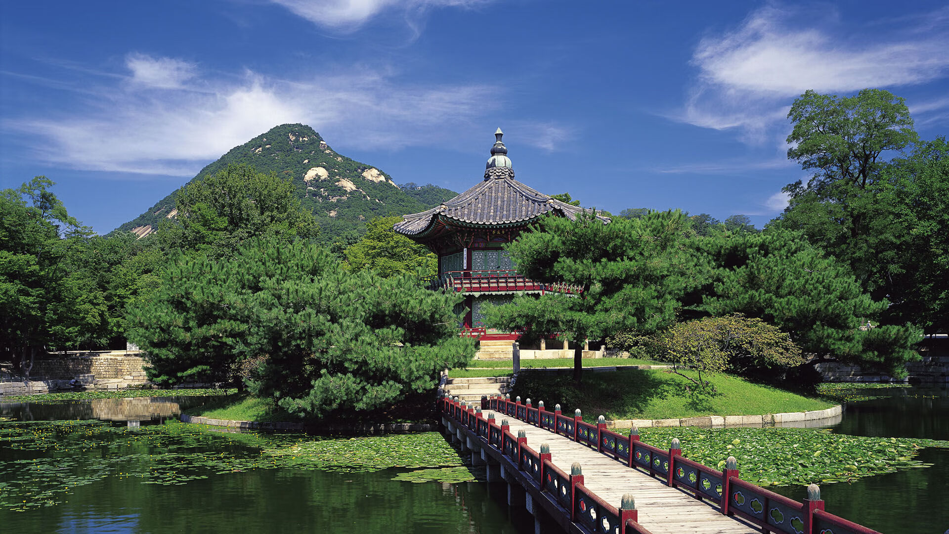 绿茵幻境,当埃及法老军团遭遇三狮,莱万主宰金字塔之战