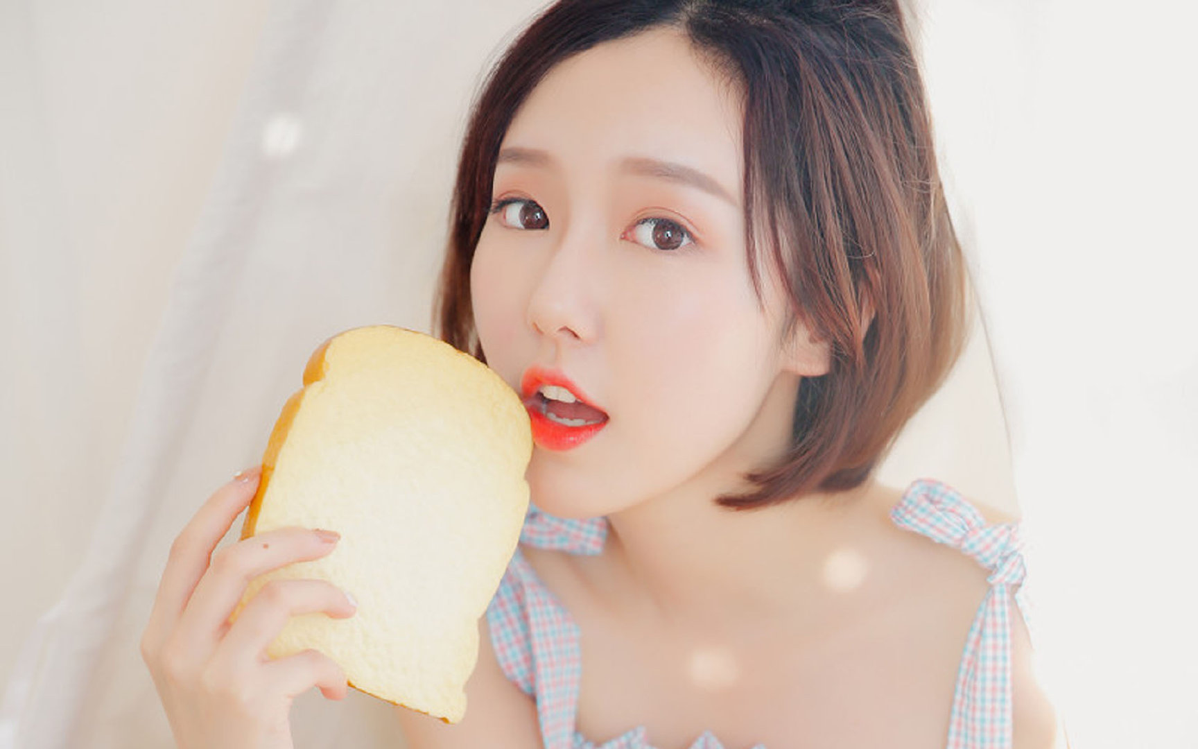 F1轮胎啸叫中传来篮球击地声,当上海街道划过闪电时,深圳的篮筐正被快船凿穿