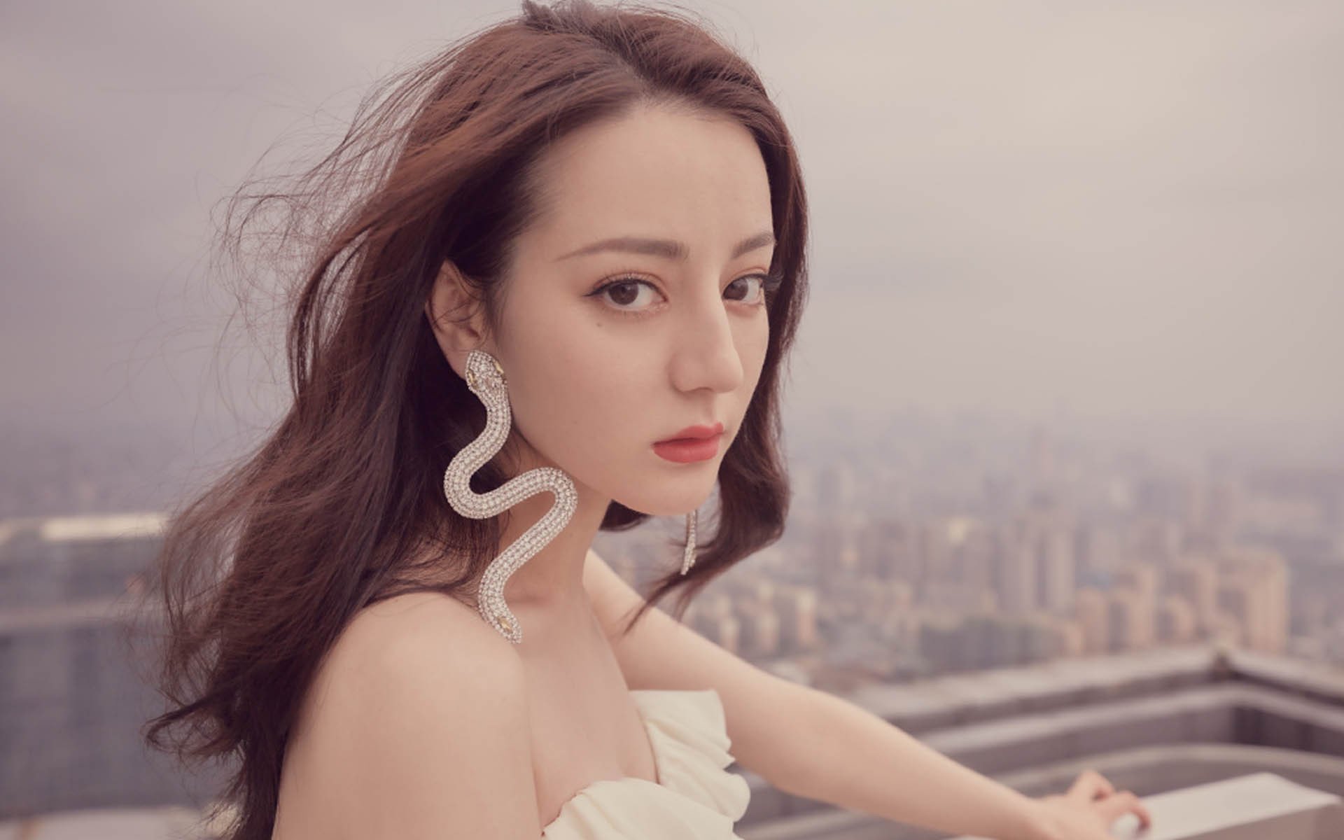 当篮网冲垮深圳队，爱德华兹在另一个平行宇宙接管了欧冠决赛