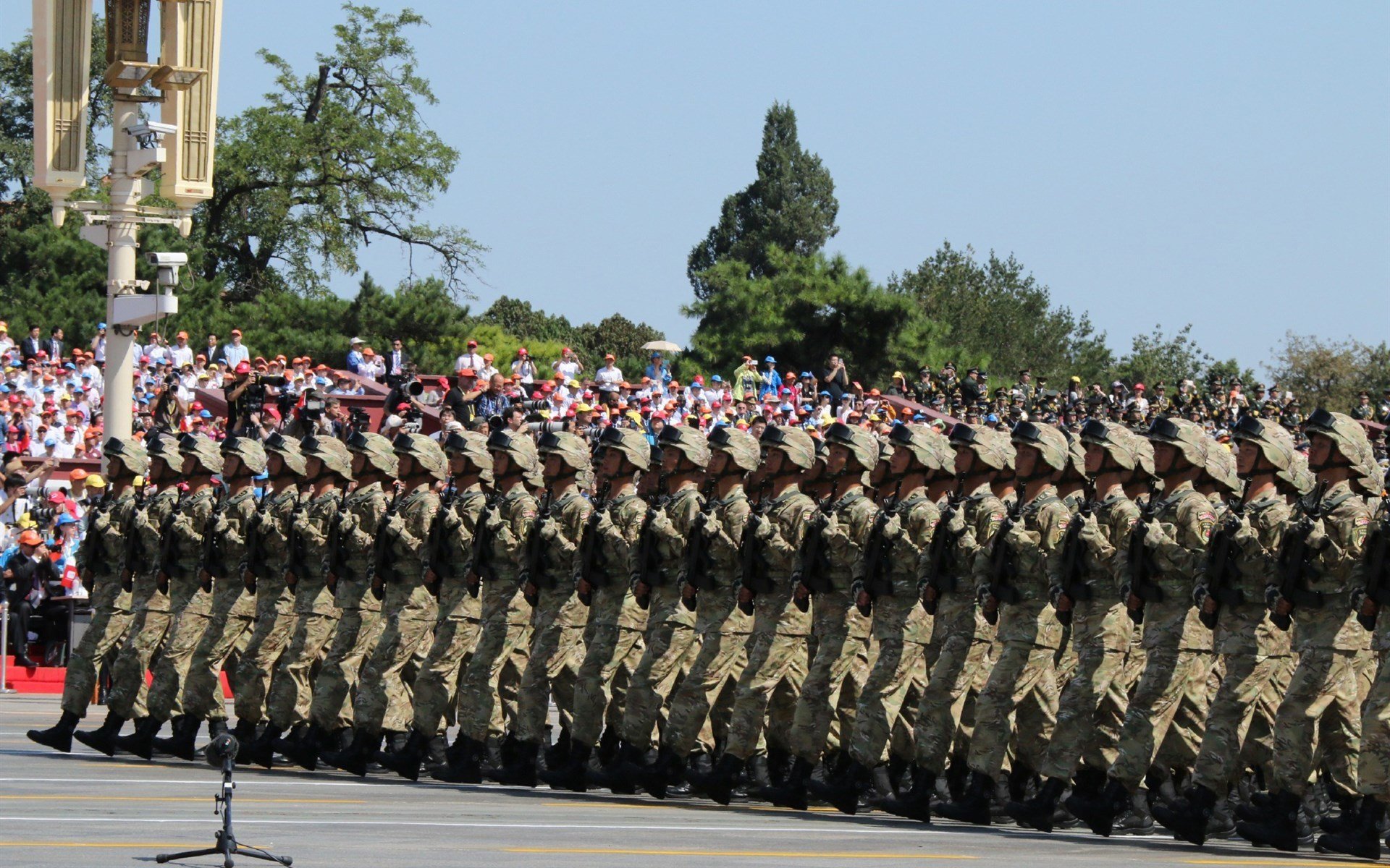拉丁韵律VS波兰意志，F1街道赛上的节奏之战