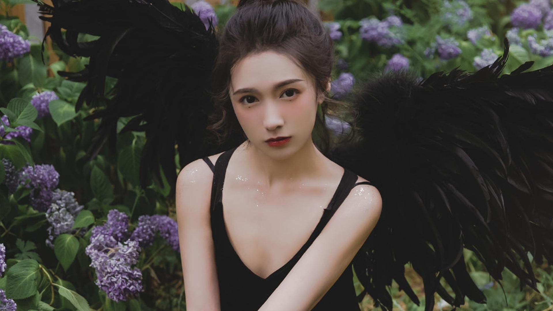 紫百合怒放伯纳乌，伊萨克一剑封喉，佛罗伦萨稳稳摘下银河战舰